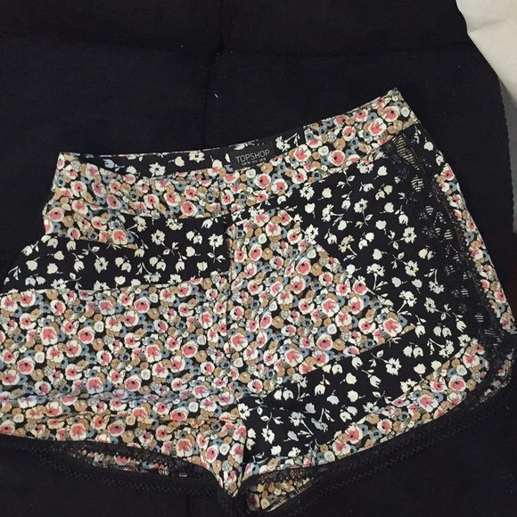 Topshop Pants - Top shop floral shorts